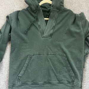 Aerie Women's Green V-Neck Hoodie